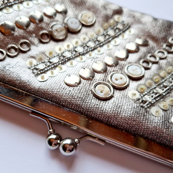 Jendi Silver Shimmer Button Beaded Bag Clutch - Picture 5 of 13